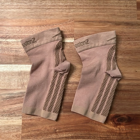 Compression Z Ankle Compression Socks - Picture 2 of 5